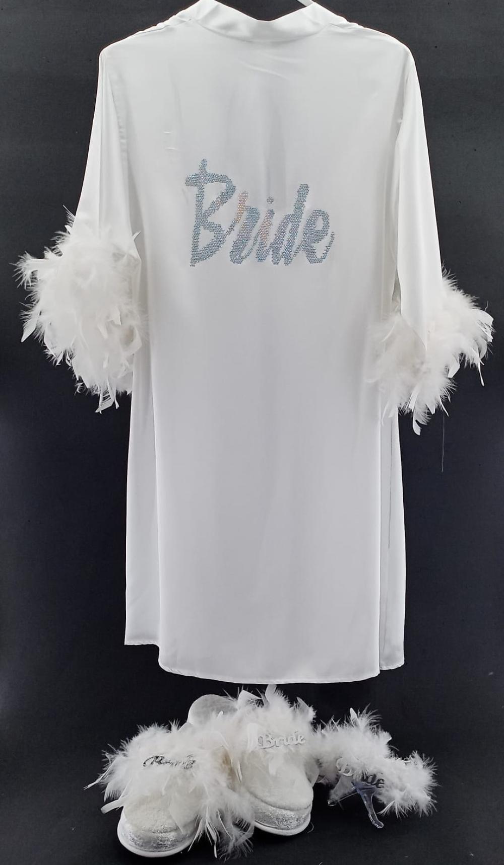 Bride Set Tüylü Model Gümüş Taş İşlemeli Sabahlık /Gecelik Terlik Ve Taç Seti Bride Set Tüylü Model Gümüş Taş İşlemeli Sabahlık /Gecelik Terlik Ve Taç Seti