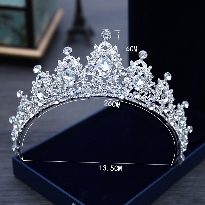 Düğünlük Gümüş Rengi Taç Tiara Kristal Ve Serpme Taş İşlemeli Gelin Tacı Düğünlük Gümüş Rengi Taç Tiara Kristal Ve Serpme Taş İşlemeli Gelin Tacı