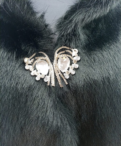 Elmas Detaylı Broşa Sahip Gelin Etol Kürk Bolero Elmas Detaylı Broşa Sahip Gelin Etol Kürk Bolero