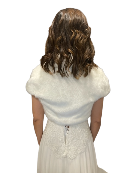 Kısa Kollu Broş Detaylı Gelin Etol Kürk Bolero Kısa Kollu Broş Detaylı Gelin Etol Kürk Bolero