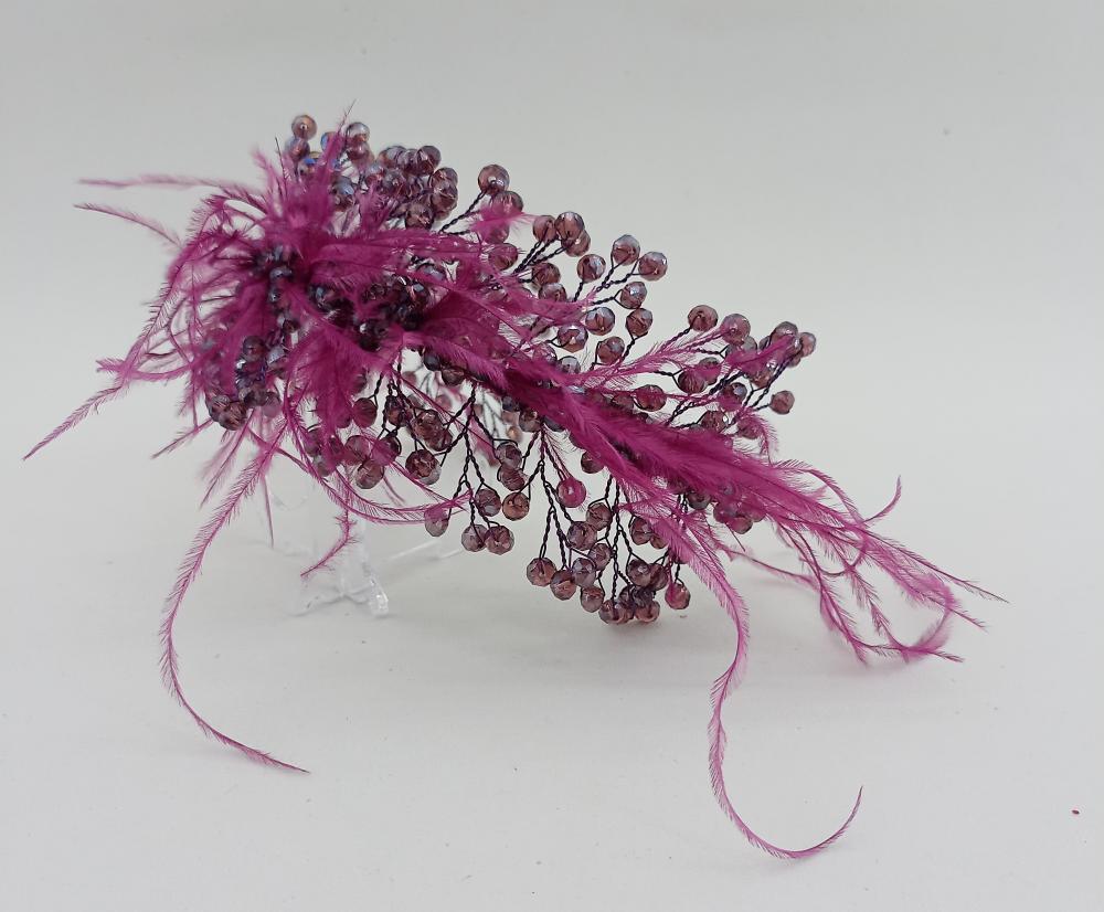 Kristal İşlemeli Tüy Detaylara Sahip Gelin Kına Tacı Kristal İşlemeli Tüy Detaylara Sahip Gelin Kına Tacı