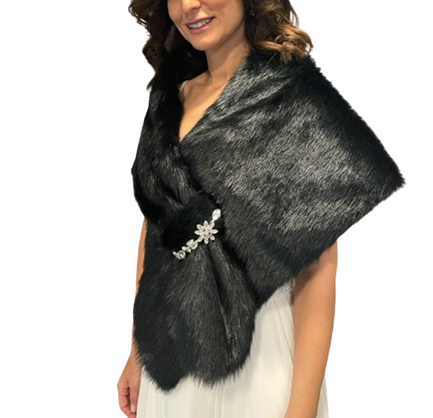 Kristal Taşlı Broşa Sahip Gelin Etol Kürk Bolero Kristal Taşlı Broşa Sahip Gelin Etol Kürk Bolero