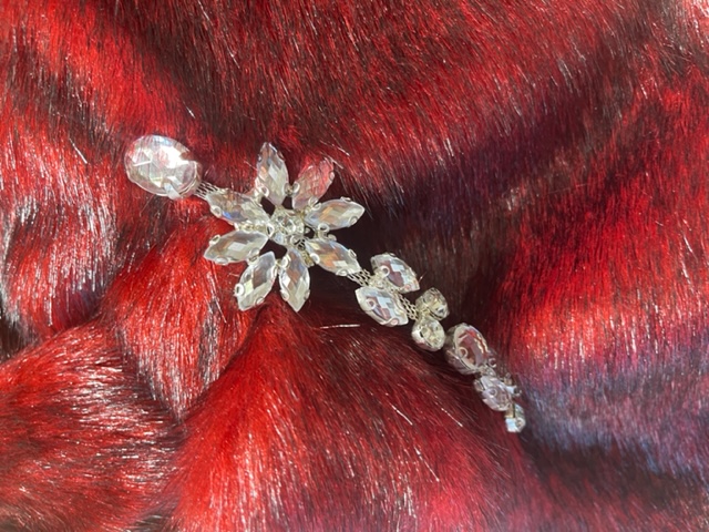 Kristal Taşlı Broşa Sahip Gelin Etol Kürk Bolero Kristal Taşlı Broşa Sahip Gelin Etol Kürk Bolero