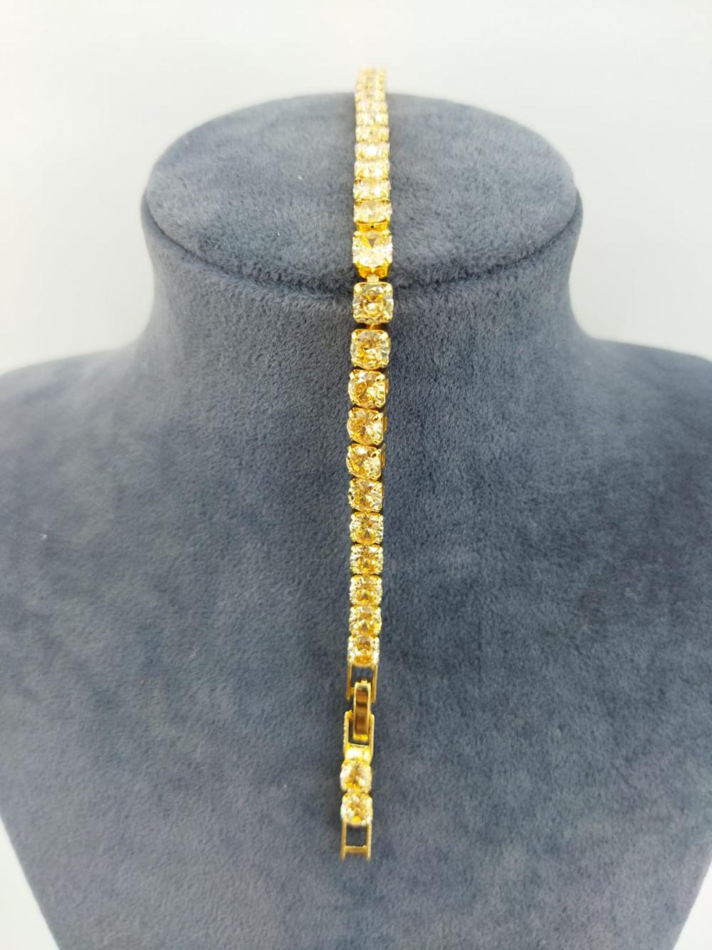 Sarı Taşlardan Oluşan Kolye Ve Bileklik Seti Sarı Taşlardan Oluşan Kolye Ve Bileklik Seti