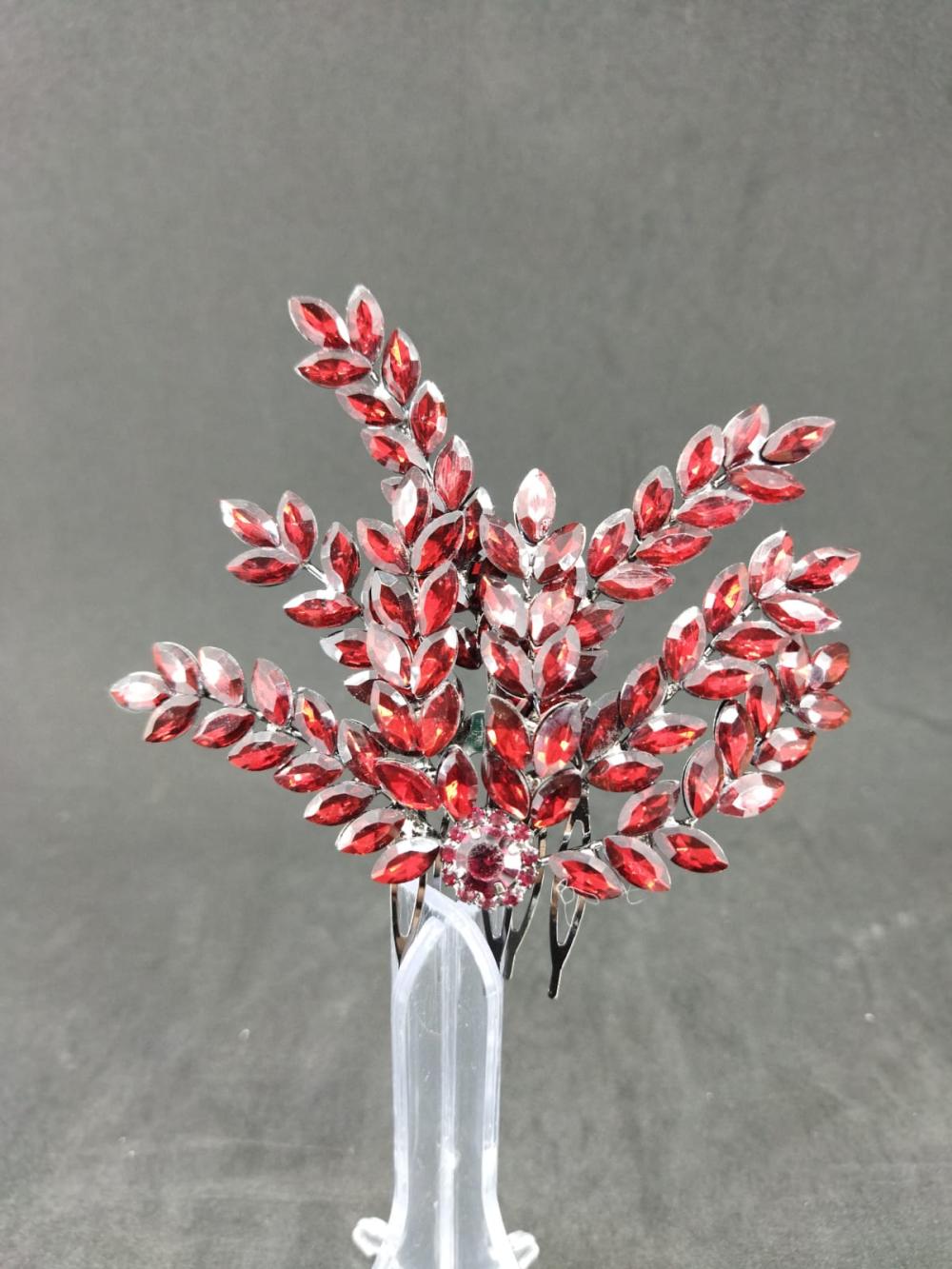 Yaprak Desenine Sahip Koyu Kırmızı Kristalli Gelin Tokası