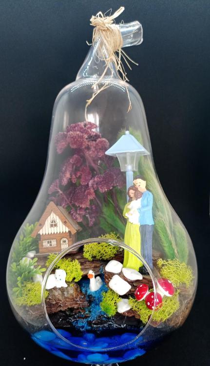 Armut Şeklinde Cam Fanuslu Hediyelik Çiçek