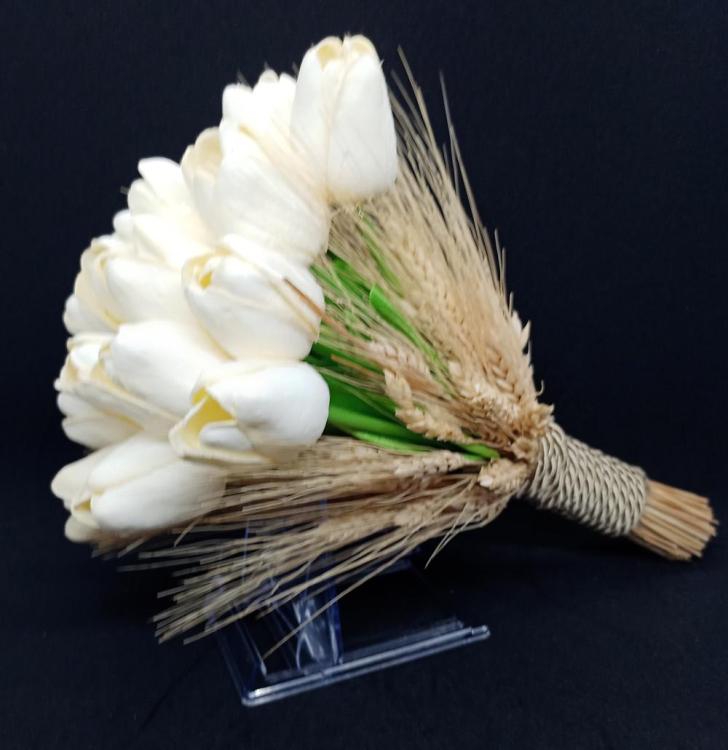 Başaklarla Süslenmiş Beyaz Lale Gelin Buketi 