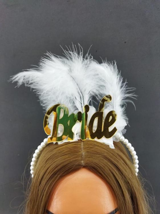 Beyaz Çiçek Detaylı Gold Renk Bride Taç Ve Bileklik Seti