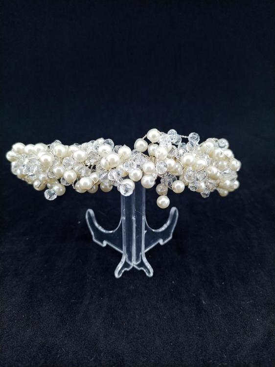 Beyaz İnciler Ve Kristallerle Süslenmiş İnce Gelin Tacı
