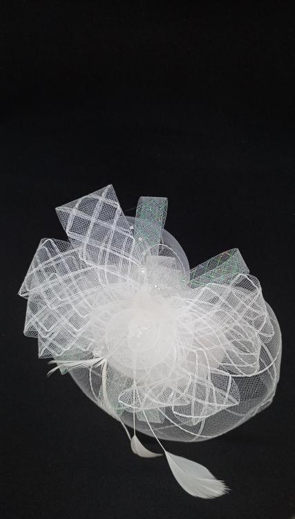 Beyaz Renk Tüyler Ve İncilerle Süslenmiş Vualet Şapka Nikah Kepi 