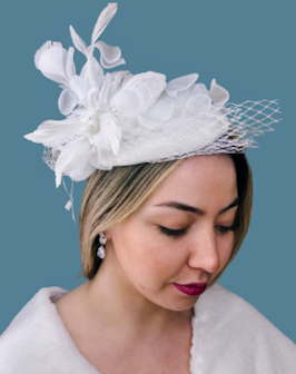 Beyaz Tüy ve İnci Detaylı Vualet Şapka Nikah Kepi 