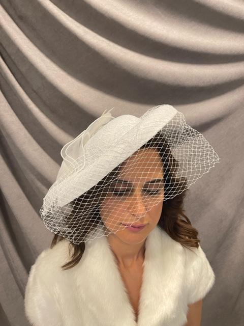 Beyaz Yüz Fileli Gül Detaylı Şık Vualet Şapka Nikah Kepi