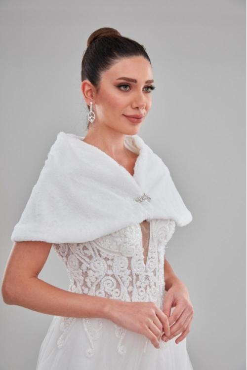 Broş Detayı Olan Beyaz Gelin Etol Kürk Bolero