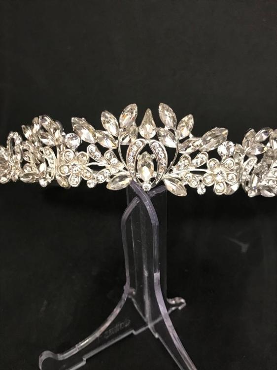 Çiçek Detaylı Taş  İşlemeli Prenses Gelin Tacı