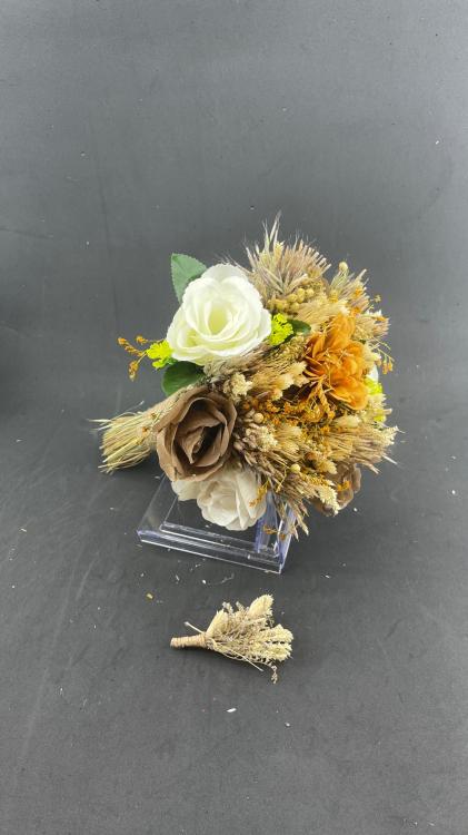 Cipsolarla Süslü Renkli Aranjman Gelin Buketi ve Damat Yaka Çiçeği