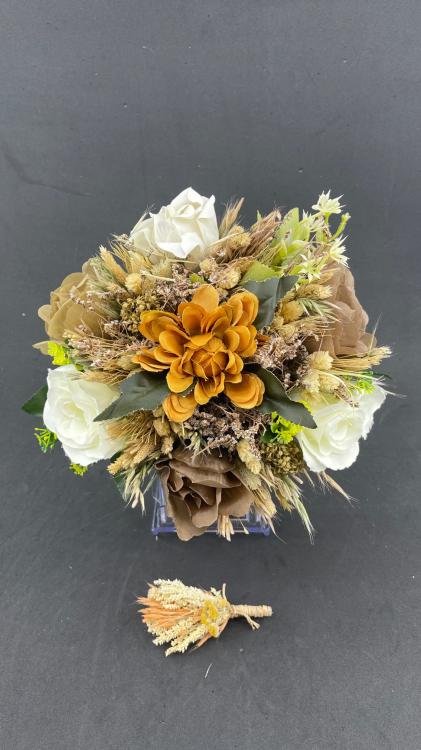 Çok Renkli Cipso Yaprak Detaylı Gelin Gül Buketi ve Damat Yaka Çiçeği