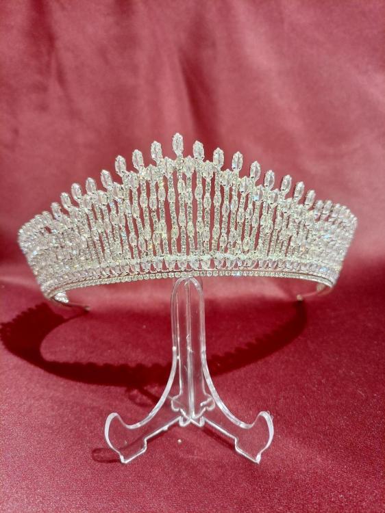 Çubuk Çizgi Detaylara Sahip Zirkon Taş Gelin Tacı 