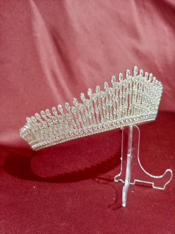 Çubuk Çizgi Detaylara Sahip Zirkon Taş Gelin Tacı 