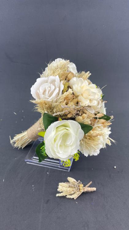 Ekru Beyaz Tonlarda Krem Gül Gardenya Gelin Buketi  Ve Damat Yaka Çiçeği