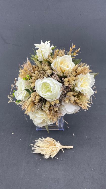 Ekru Tonlarda Yaprak Ve Cipso Detaylı Gelin Buketi Ve Damat Yaka Çiçeği