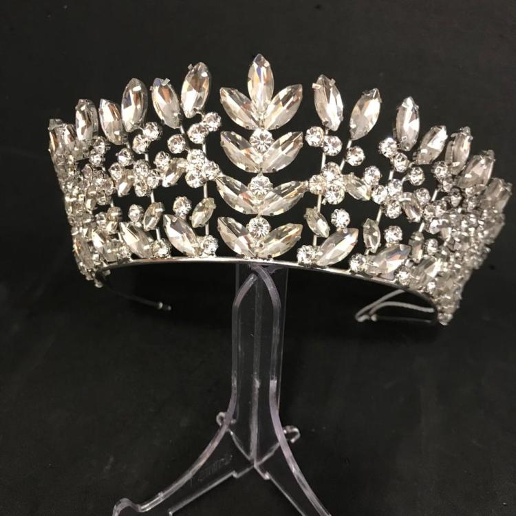 Farklı Taşlarla Süslenmiş Yaprak Model Prenses Gelin Tacı