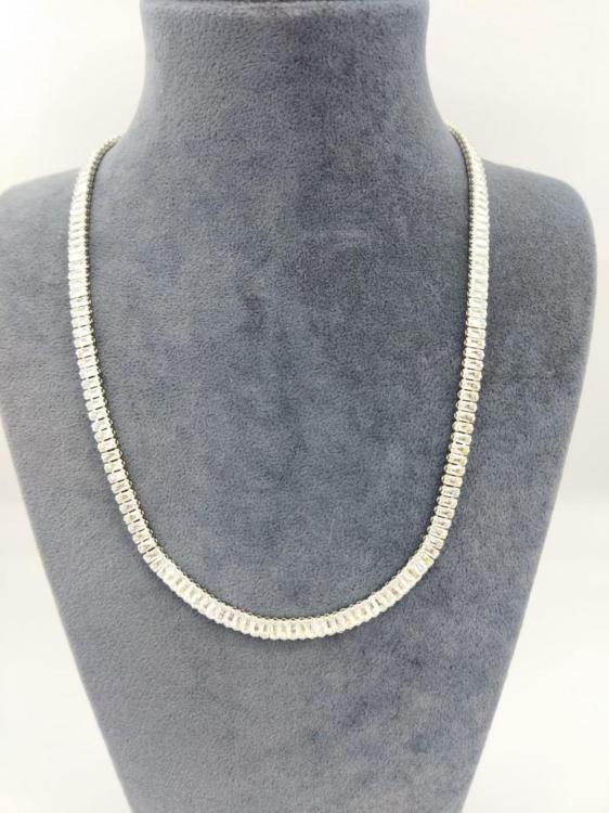 Gümüş Renk Taşlardan Oluşan Kolye Ve Bileklik Seti  