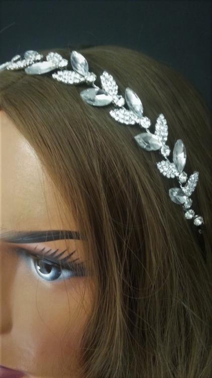 Helen Model Küçük Ve Büyük Taşlardan Oluşan Gelin Tacı