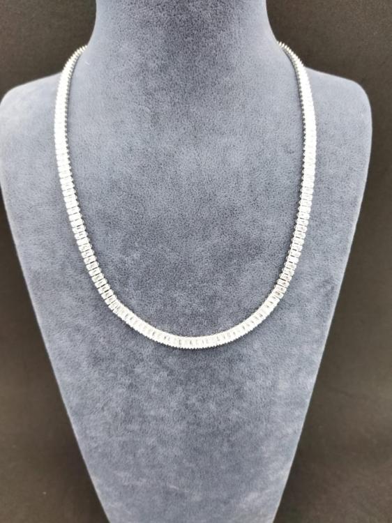 İnce Kristallerle Oluşturulmuş Kolye