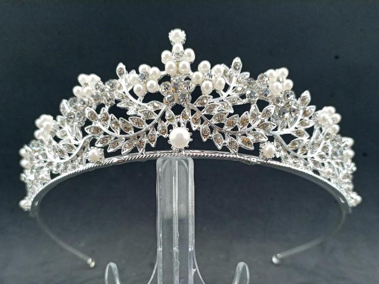 İnci Detayları Olan Yaprak Şekilli Gelin Tacı 