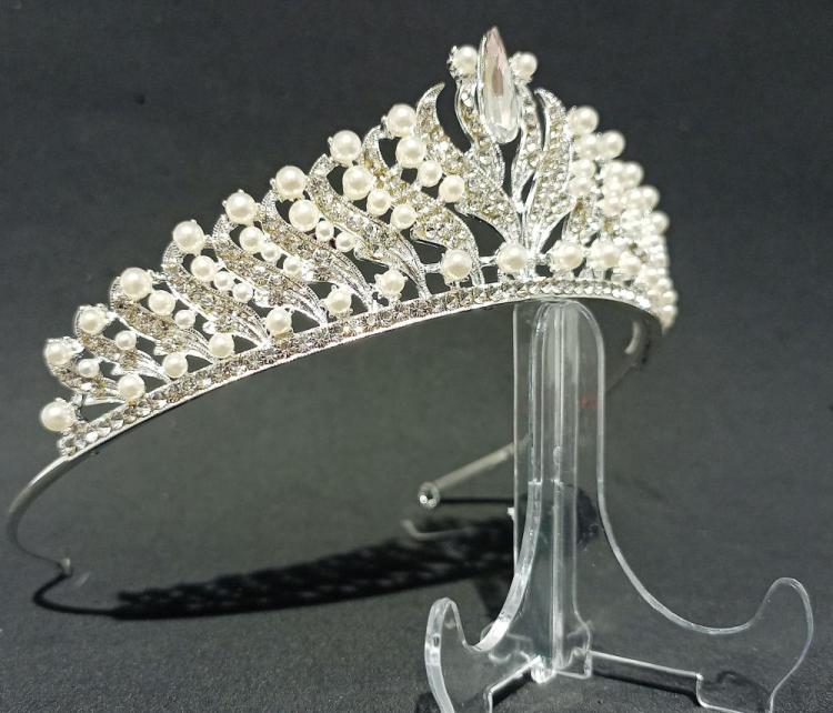 İnci Detayları Olan Kristal Model Gelin Tacı