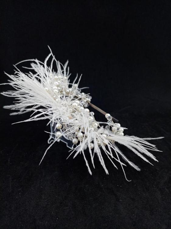 İnci Ve Kristal Karışımı Tüy Detayı Olan Gelin Tacı