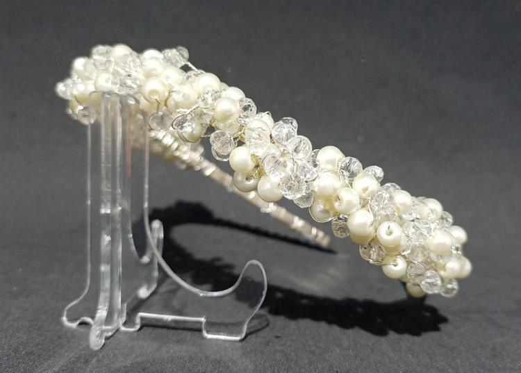 İnci Ve Kristallerden Oluşan Gelin Tacı 