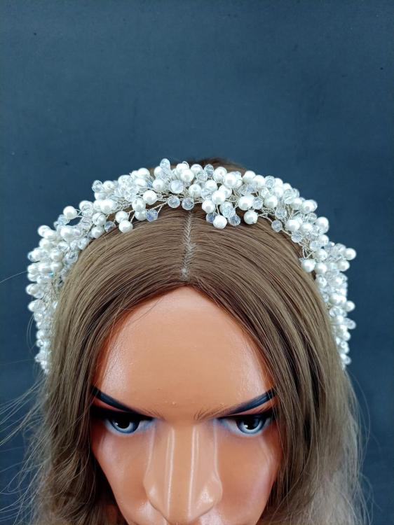 İnci Ve Kristallerle Oluşturulmuş İnce Gelin Tacı