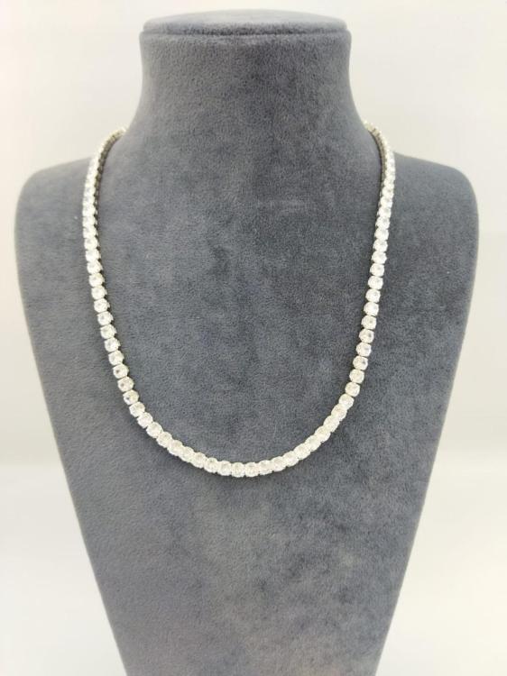 Kalın Kristallerle Oluşturulmuş Gümüş Renk Takı Seti