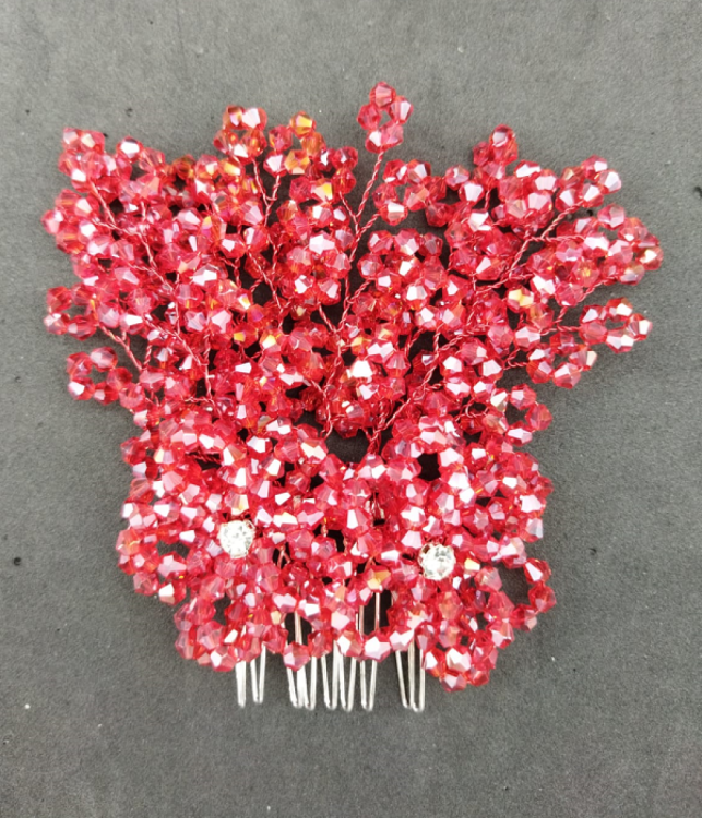 Kırmızı Kristallerle Süslenmiş Çiçek Deseni Detaylı Kına Tokası