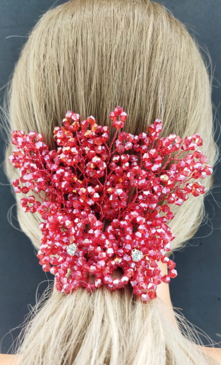 Kırmızı Kristallerle Süslenmiş Çiçek Deseni Detaylı Kına Tokası