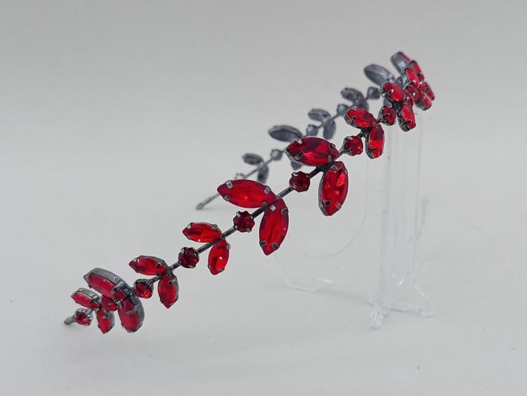 Kırmızı Kristallerle Süslenmiş İnce Zarif Kına Tacı