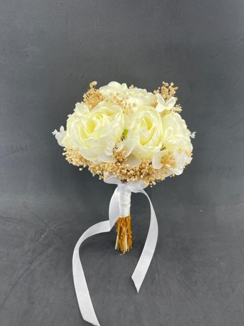 Krem Cipsolarla Süslenmiş Kurdeleli Bahçe Gülü Gelin Buketi