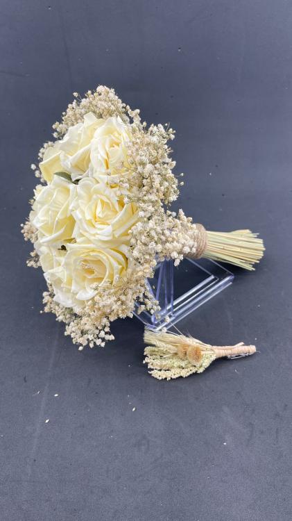  Cipsolarla Süslü Zarif Gül Gelin Buketi Ve Damat Yaka Çiçeği