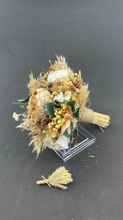 Krem Kahve Bej Renklerde Cipsolarla Süslü Aranjman Gelin Buketi ve Damat Yaka Çiçeği