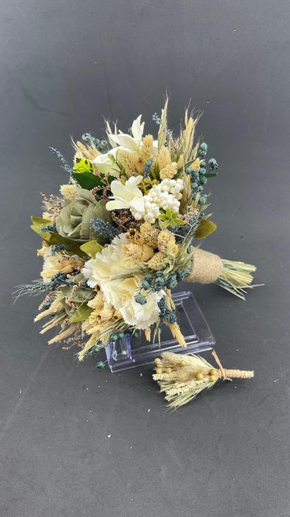 Krem Yeşil Tonlarda Aranjman Gelin Buketi Ve Damat Yaka Çiçeği