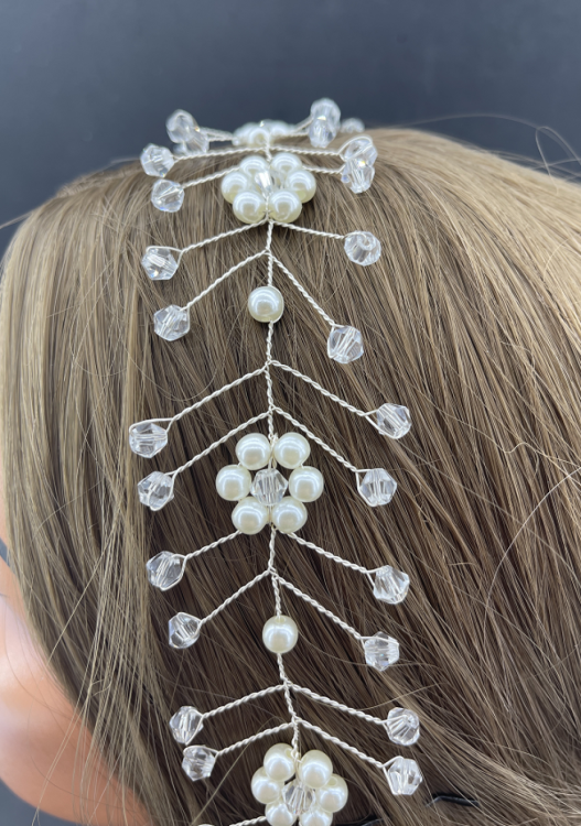 Kristal Detaylı Top İncilerle Çiçek Deseni Verilmiş Gelin Tacı 