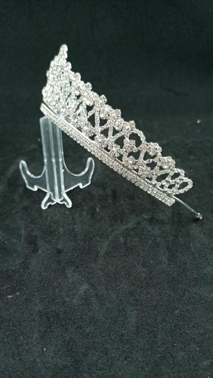 Kristal Taşlarla Şekillendirilmiş Gümüş Renk Gelin Tacı