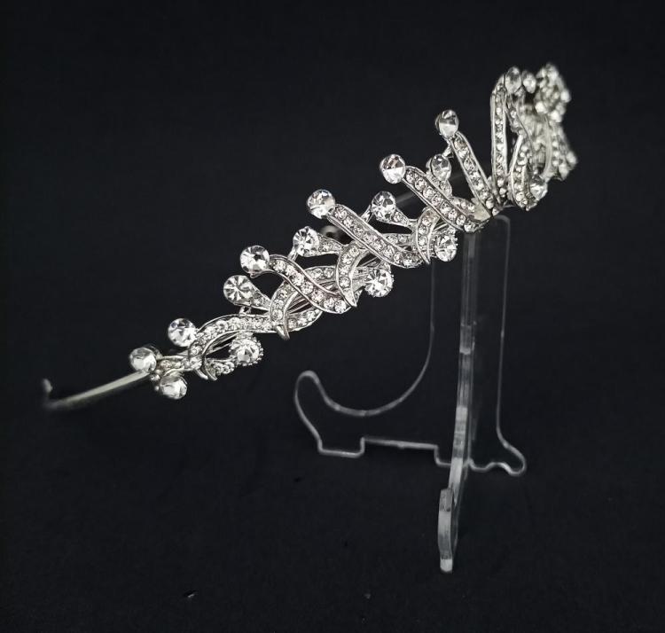 Kristal Taşlarla Süslenmiş Zarif Gelin Tacı 