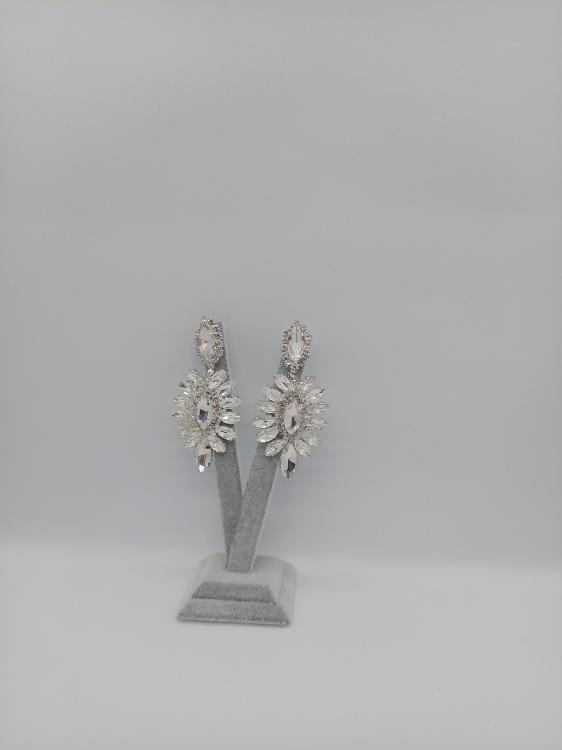 Kristaller Ve Taşlarla Süslenmiş Gelin Küpesi 