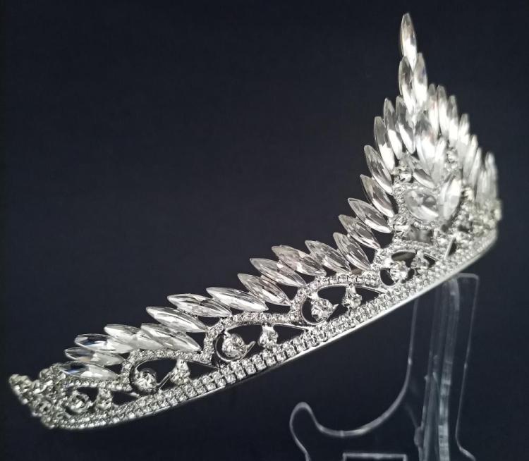 Kristallerle Oluşturulmuş  Şık Gelin Tacı 