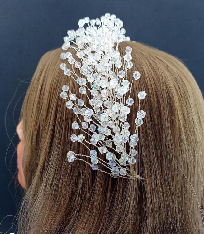 Kristallerle Süslenmiş Gümüş Detayı Olan Gelin Tacı