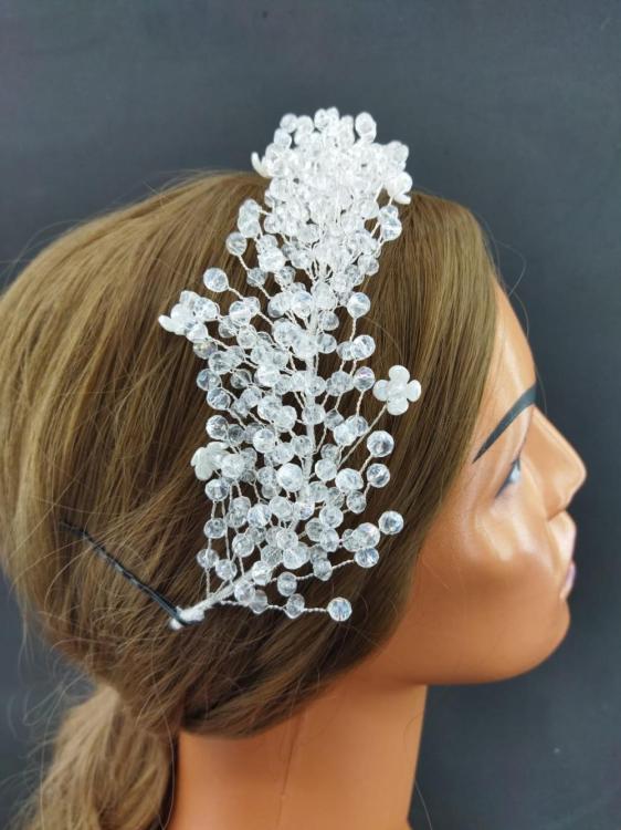 Kristallerle Süslenmiş Minik Çiçek Detaylı Gelin Tacı