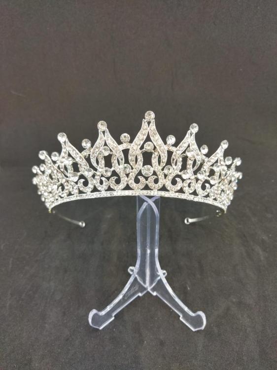 Küçük Kristal Taşlardan Oluşan Gelin Tacı