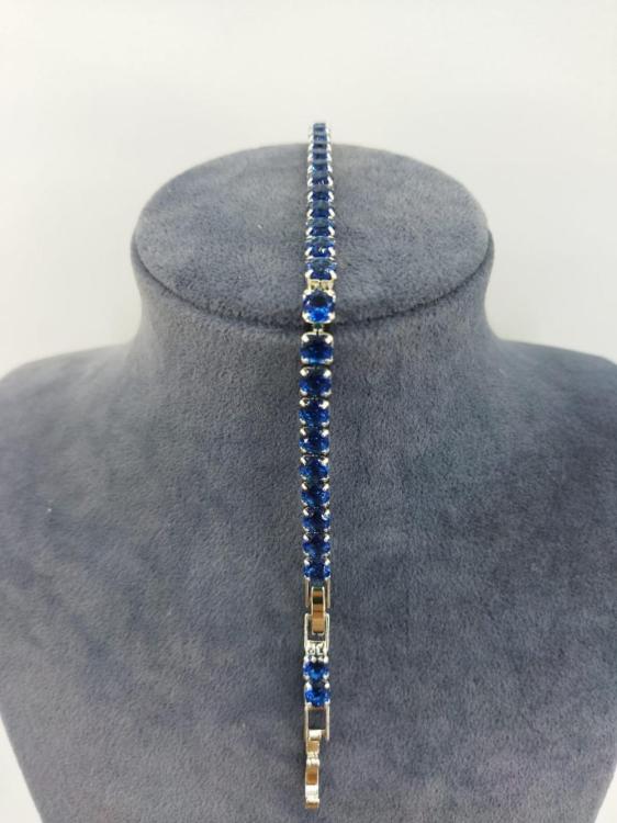 Lacivert Taşlardan Oluşan Kolye Ve Bileklik Seti 